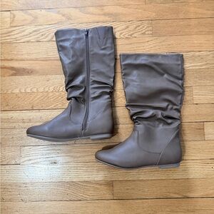 NWOT Brown Slouchy Mid Calf Boots Women’s 8